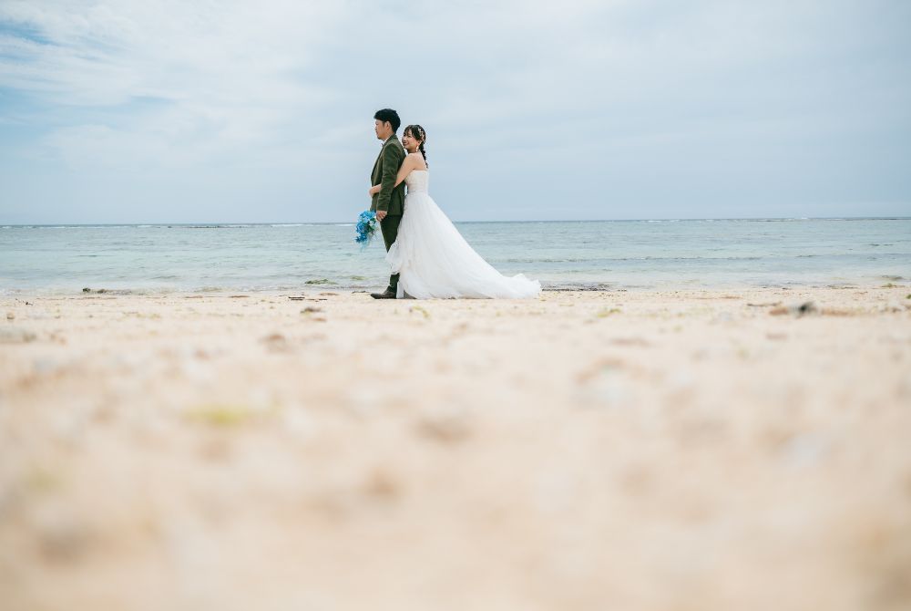 Western-style photoshoot_Toguchi beach_Hug