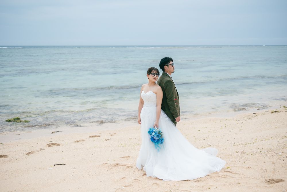 Western-style photoshoot_Toguchi beach_with sanglasses