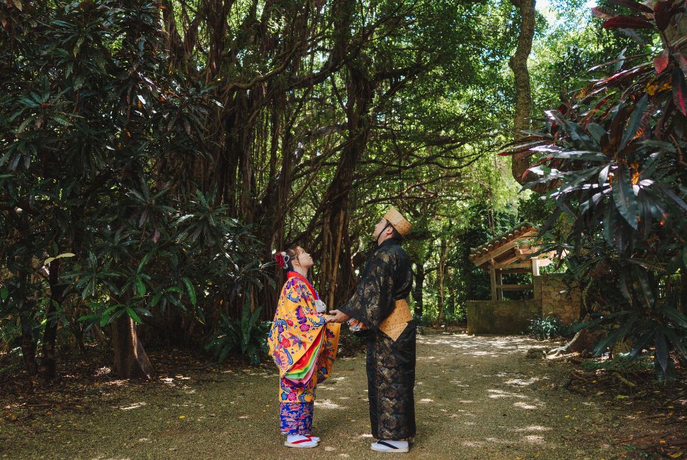 Ryukyu style wedding photo_Shikinaen in the green